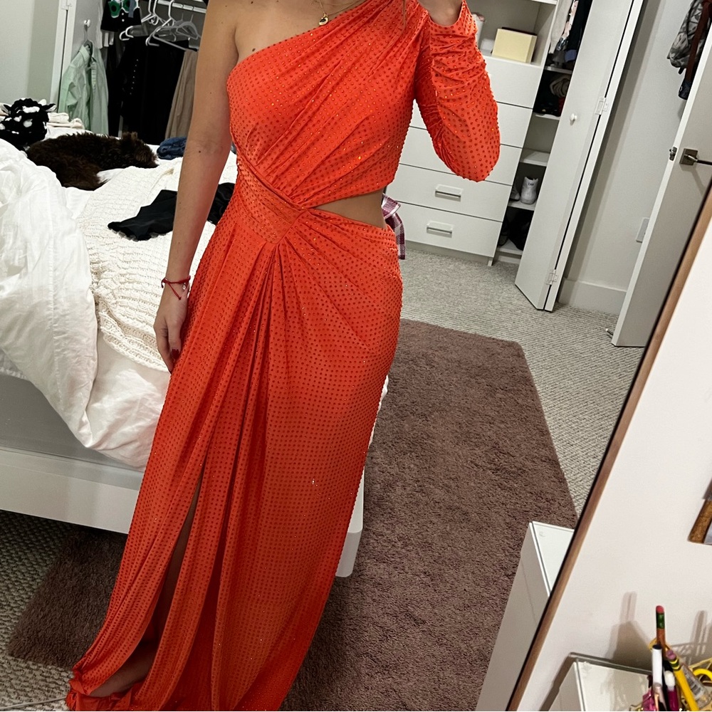 Beautiful long orange dress!